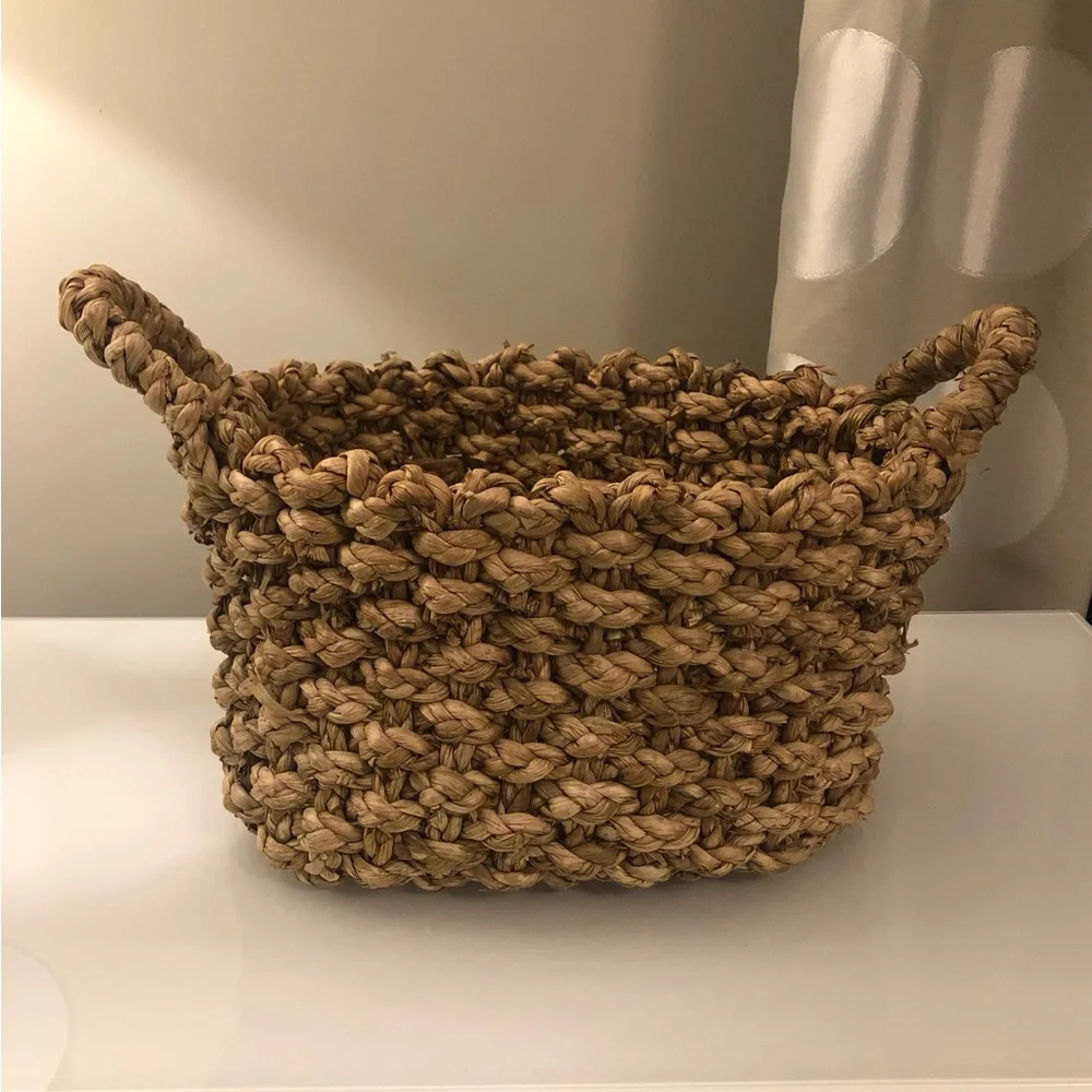 Thick rustic basket weave basket 🧺